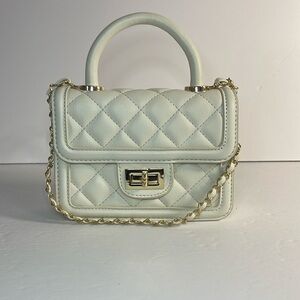 Elegant Quilted Cream Handbag with Gold Chain Accents